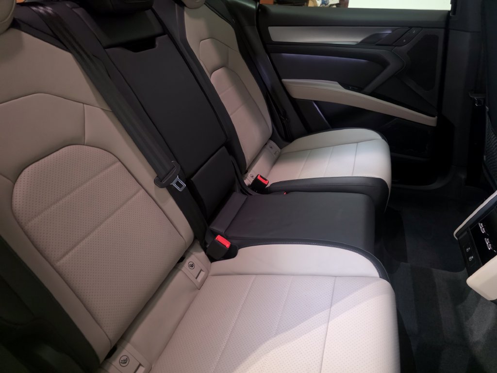 Certified 2026 Porsche Cayenne Electric AWD/4WD image 19
