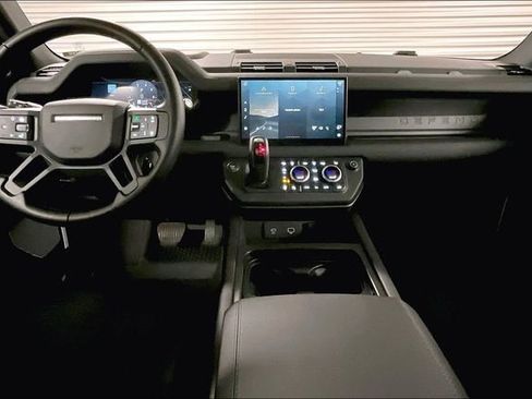 Certified 2024 Land Rover Defender 130 X-Dynamic SE AWD/4WD image 18