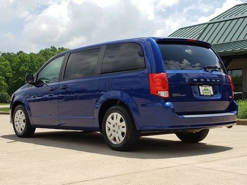 Used 2018 Dodge Grand Caravan SE w/ UConnect Hands-Free Group FWD image 3