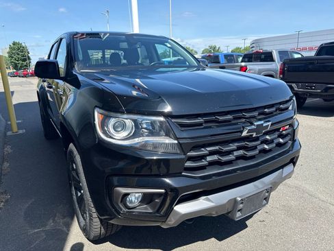 Used 2021 Chevrolet Colorado Z71 w/ Z71 Midnight Edition AWD/4WD image 4