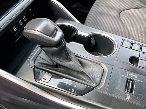 Used 2023 Toyota Highlander LE FWD image 16