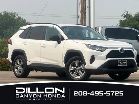 Used 2022 Toyota RAV4 LE AWD/4WD image 2