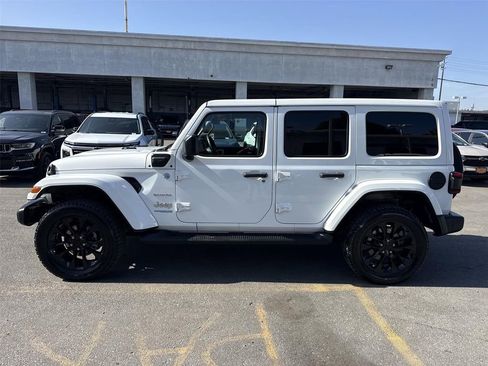 Used 2022 Jeep Wrangler Unlimited Sahara w/ Cold Weather Group AWD/4WD image 6