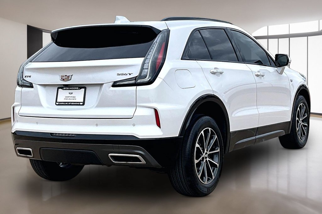 Used 2025 Cadillac XT4 Sport FWD image 2