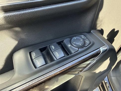 Used 2020 Chevrolet Silverado 1500 RST image 11