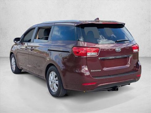 Used 2017 Kia Sedona LX w/ LX Essentials Premium Package image 7
