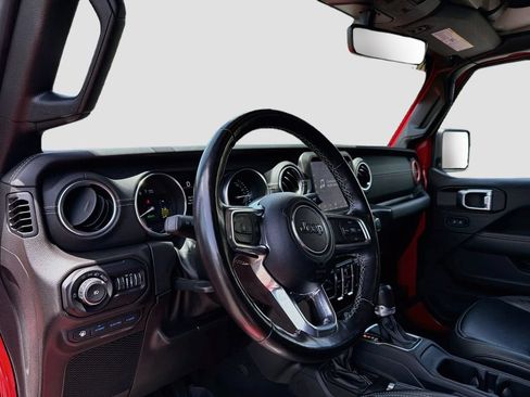 Used 2021 Jeep Wrangler Unlimited Sahara w/ Cold Weather Group AWD/4WD image 9
