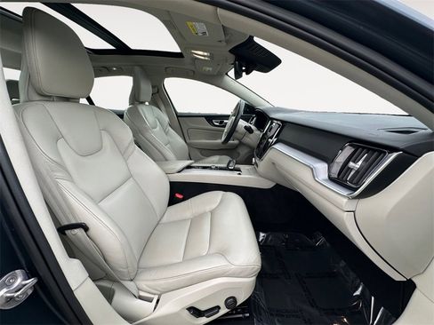 Used 2024 Volvo S60 B5 Core image 15