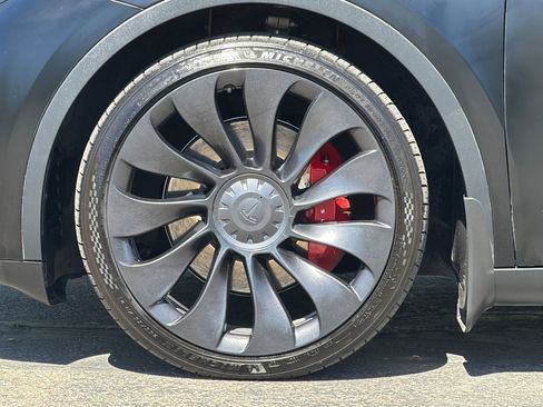 Used 2023 Tesla Model Y Performance image 37