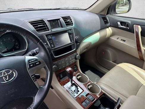 Used 2013 Toyota Highlander Limited FWD image 12