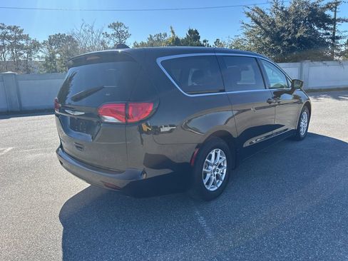 Used 2024 Chrysler Voyager LX image 6