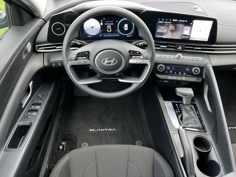 Used 2024 Hyundai Elantra SEL image 15