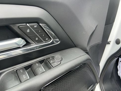 New 2025 Chevrolet Silverado EV LT image 24