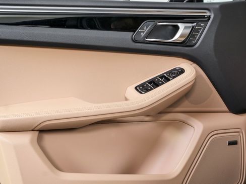 New 2026 Porsche Macan AWD/4WD image 6
