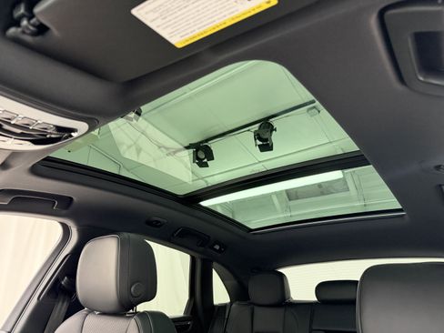 Certified 2026 Porsche Macan AWD/4WD image 33