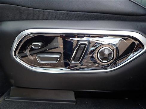 New 2025 Jeep Grand Cherokee L Overland w/ Luxury Tech Group IV image 15