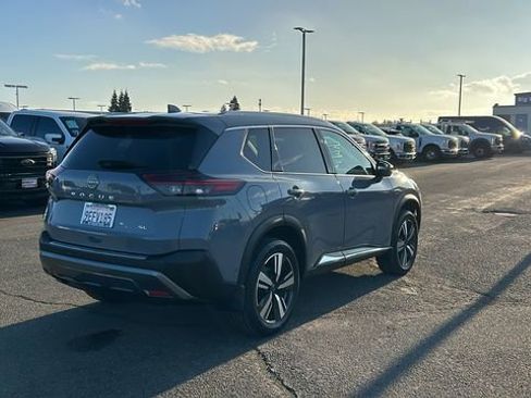 Used 2023 Nissan Rogue SL w/ SL Premium Package image 3