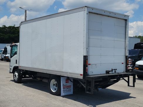 Used 2024 Isuzu NPR RWD image 5