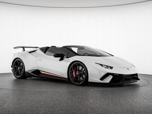 Used 2018 Lamborghini Huracan Performante AWD/4WD image 8