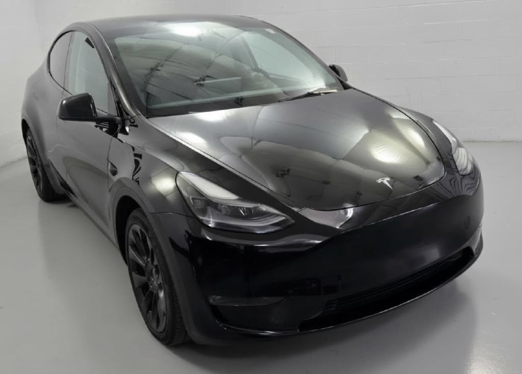 Used 2023 Tesla Model Y AWD image 4