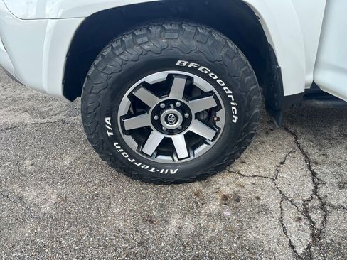 Used 2022 Toyota 4Runner TRD Off-Road Premium image 31