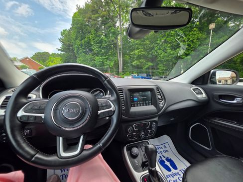 Used 2019 Jeep Compass Latitude w/ Cold Weather Group AWD/4WD image 12
