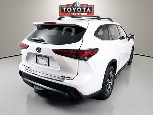 Certified 2022 Toyota Highlander XLE image 7