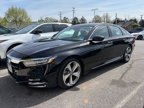 Used 2018 Honda Accord Touring image 1
