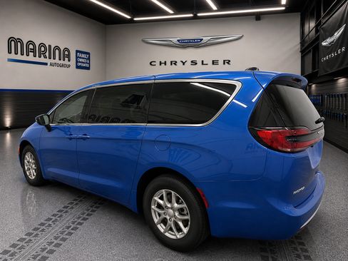 New 2027 Chrysler Pacifica Select FWD image 14