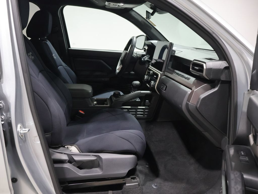 Used 2025 Toyota Tacoma TRD Off-Road AWD/4WD image 23
