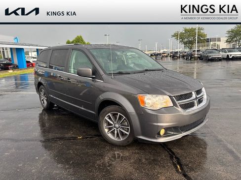 Used 2017 Dodge Grand Caravan SXT FWD image 1