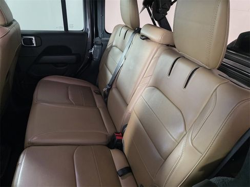 Used 2022 Jeep Wrangler Unlimited Sahara image 14