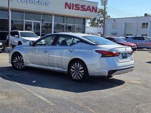 Used 2024 Nissan Altima 2.5 SV image 5