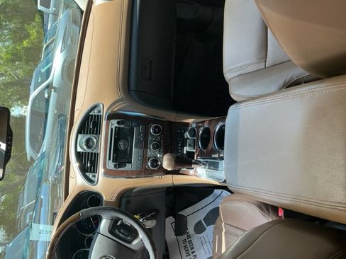 Used 2017 Buick Enclave Premium w/ Experience Buick Package FWD image 5