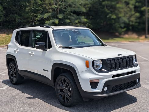 Used 2023 Jeep Renegade Altitude AWD/4WD image 11
