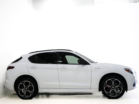 Used 2023 Alfa Romeo Stelvio Veloce AWD/4WD image 5