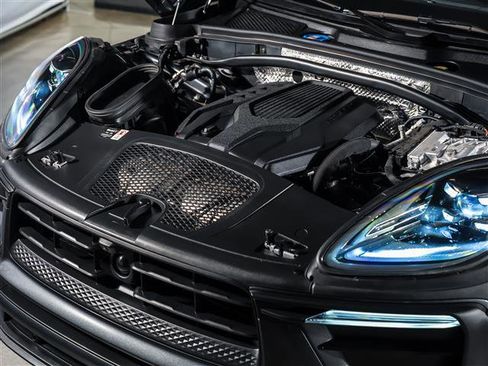 Used 2025 Porsche Macan image 14