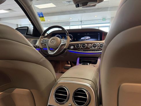 Used 2019 Mercedes-Benz S 560 Sedan image 30