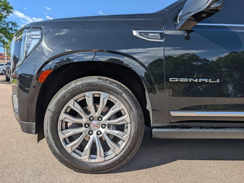 Used 2021 GMC Yukon Denali w/ Denali Premium Package AWD/4WD image 10