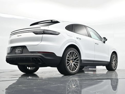 Certified 2022 Porsche Cayenne Platinum Edition AWD/4WD image 29