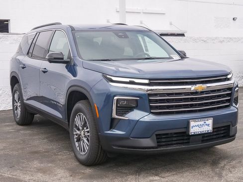 New 2026 Chevrolet Traverse LT w/ Driver Confidence Package FWD image 3