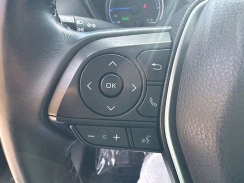 Used 2022 Toyota Venza LE image 30