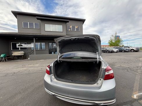 Used 2017 Honda Accord EX-L image 5