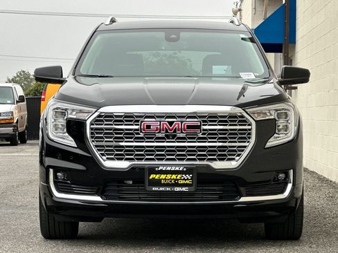 Certified 2024 GMC Terrain Denali w/ Denali Premium Package AWD/4WD image 9