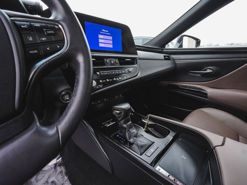 Used 2023 Lexus ES 250 w/ Premium Package image 15