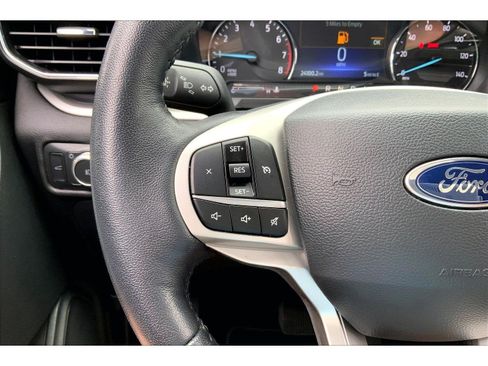 Used 2022 Ford Explorer XLT w/ Equipment Group 202A AWD/4WD image 17