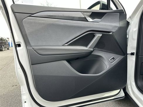 New 2026 Volkswagen Tiguan SE R-Line image 14