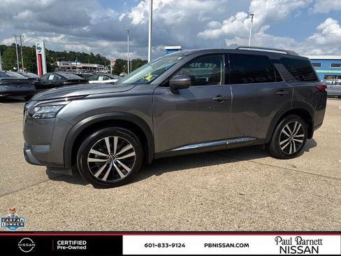 Certified 2025 Nissan Pathfinder Platinum w/ Cargo Package FWD image 5
