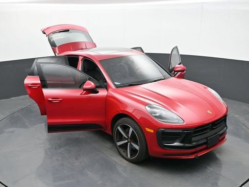 Certified 2022 Porsche Macan AWD/4WD image 35