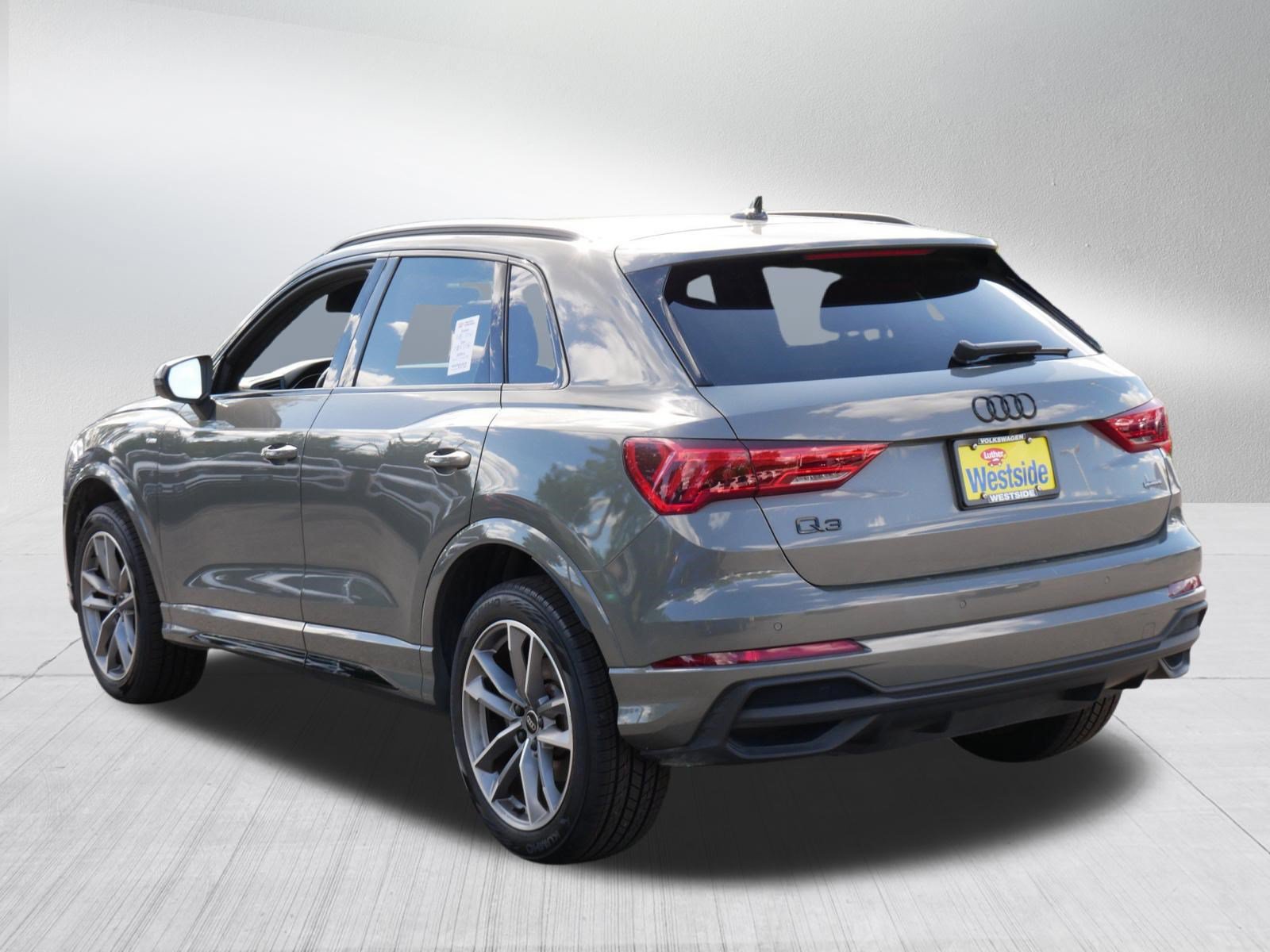 Used 2023 Audi Q3 2.0T Premium w/ Black Optic Sport Package AWD/4WD image 5